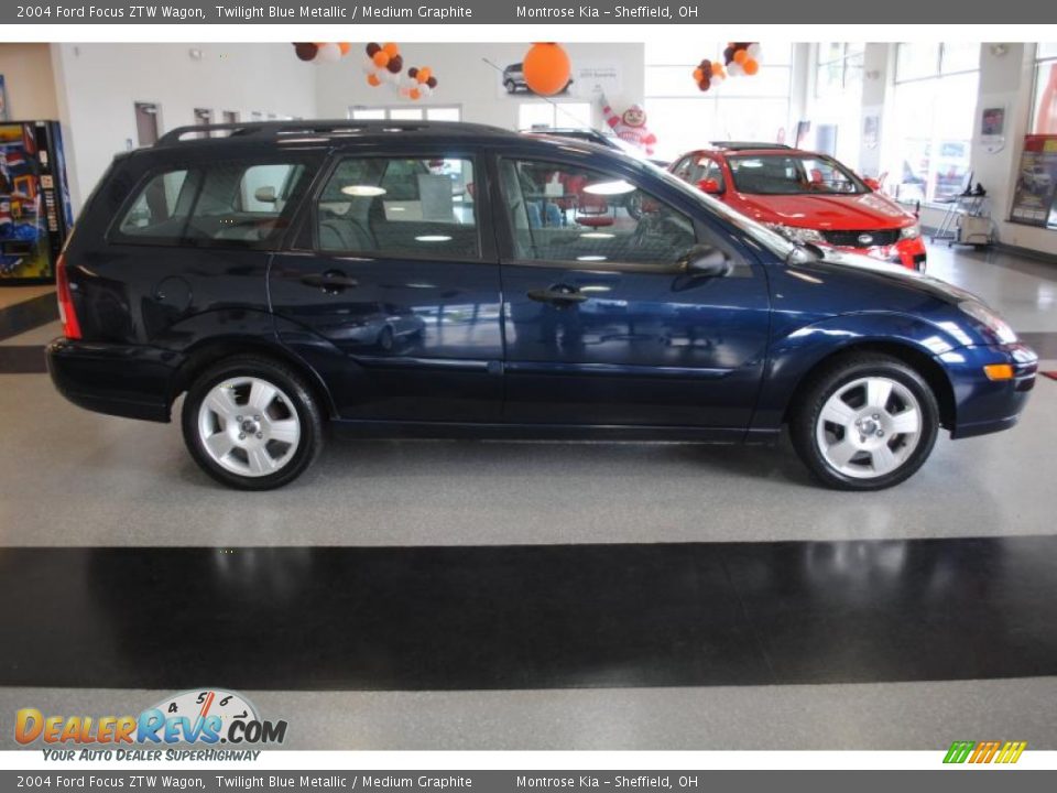 2004 Ford Focus ZTW Wagon Twilight Blue Metallic / Medium Graphite Photo #7