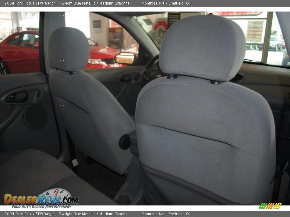 2004 Ford Focus ZTW Wagon Twilight Blue Metallic / Medium Graphite Photo #18
