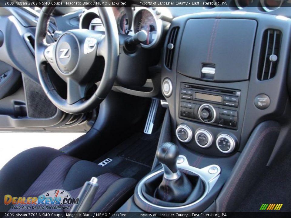 Dashboard of 2009 Nissan 370Z NISMO Coupe Photo #9