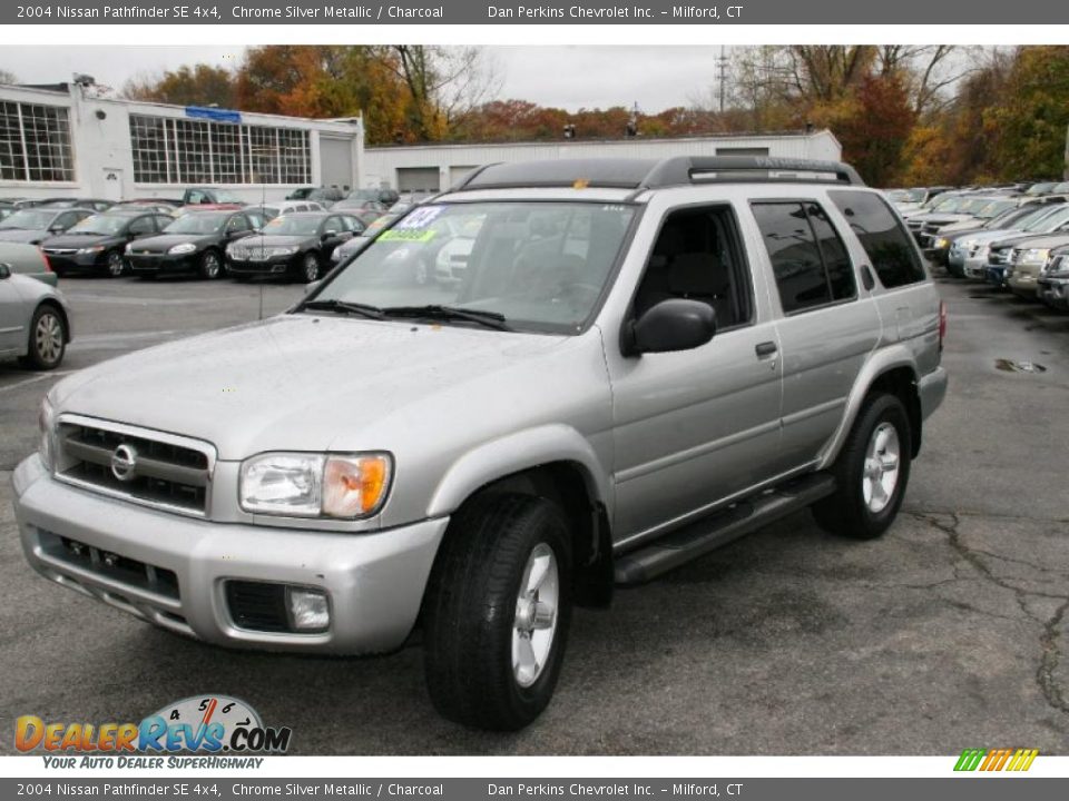 Front 3/4 View of 2004 Nissan Pathfinder SE 4x4 Photo #1