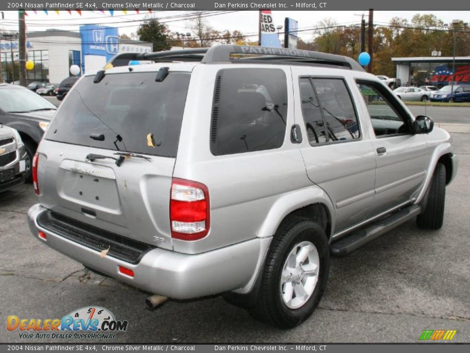 Chrome Silver Metallic 2004 Nissan Pathfinder SE 4x4 Photo #5