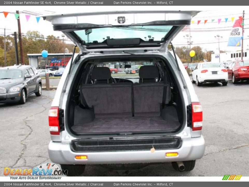 2004 Nissan Pathfinder SE 4x4 Trunk Photo #7