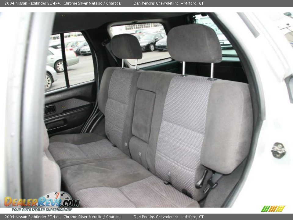 Charcoal Interior - 2004 Nissan Pathfinder SE 4x4 Photo #12