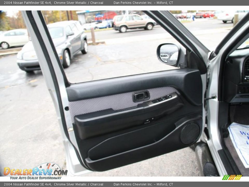 Door Panel of 2004 Nissan Pathfinder SE 4x4 Photo #13