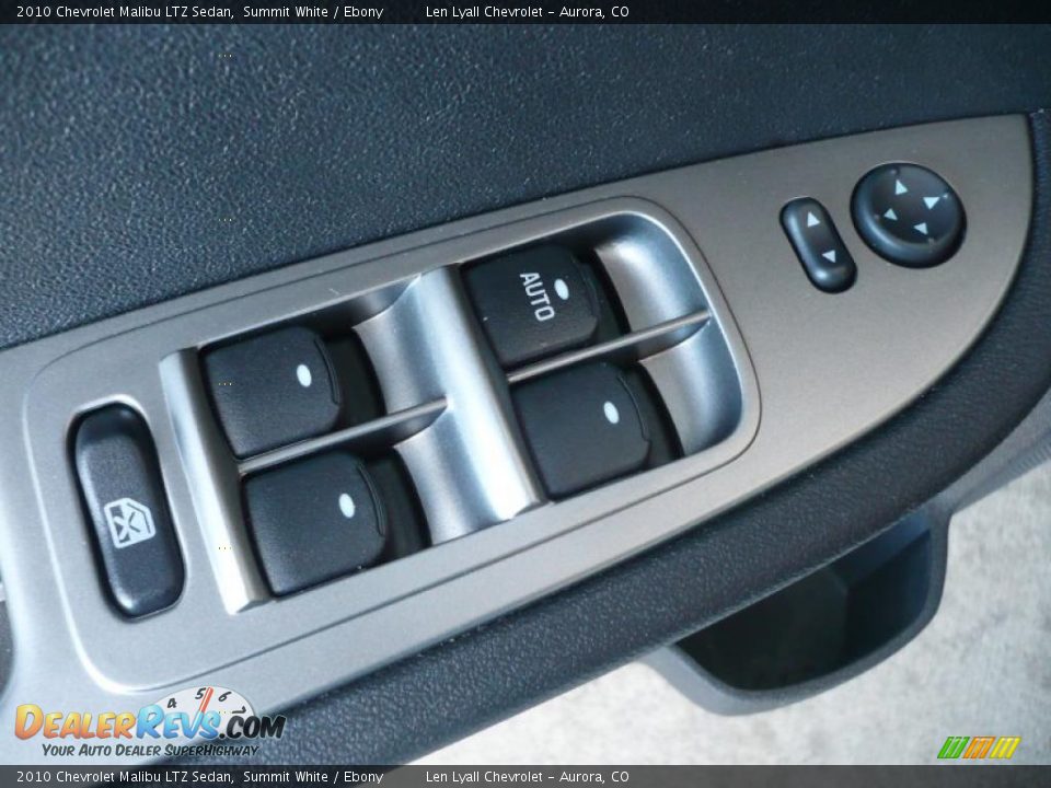 Controls of 2010 Chevrolet Malibu LTZ Sedan Photo #8