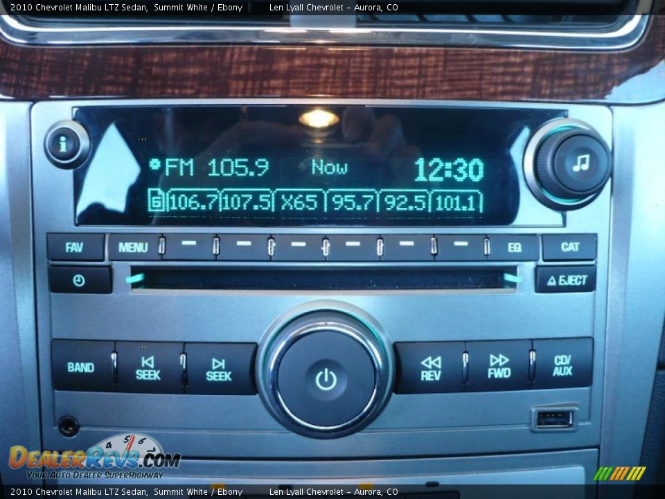 Controls of 2010 Chevrolet Malibu LTZ Sedan Photo #22