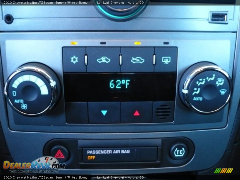 Controls of 2010 Chevrolet Malibu LTZ Sedan Photo #23