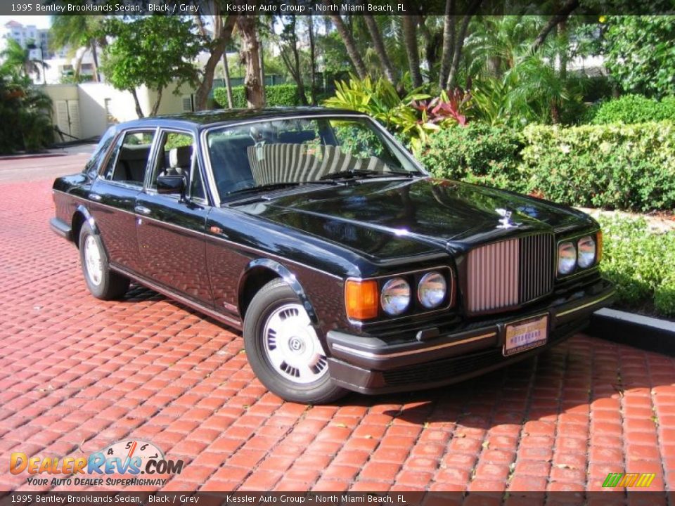 Front 3/4 View of 1995 Bentley Brooklands Sedan Photo #1