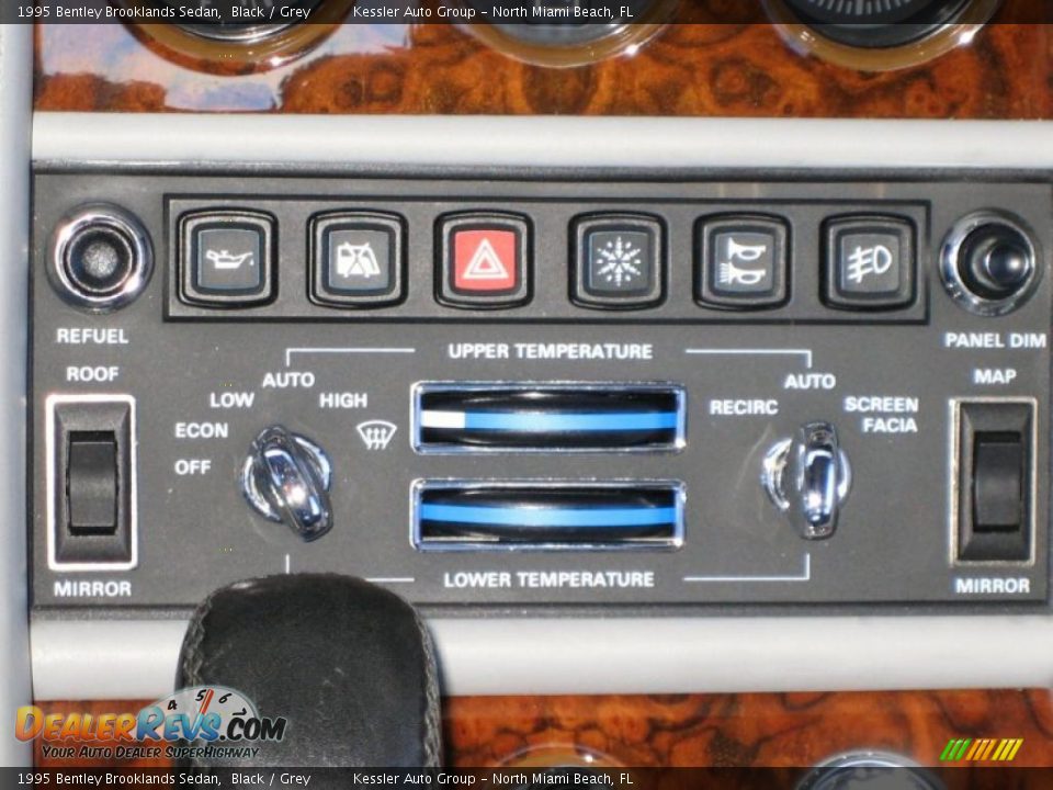 Controls of 1995 Bentley Brooklands Sedan Photo #31