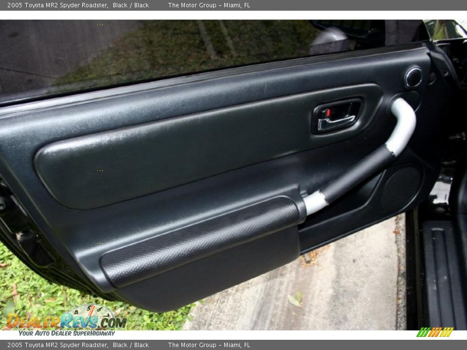 Door Panel of 2005 Toyota MR2 Spyder Roadster Photo #35