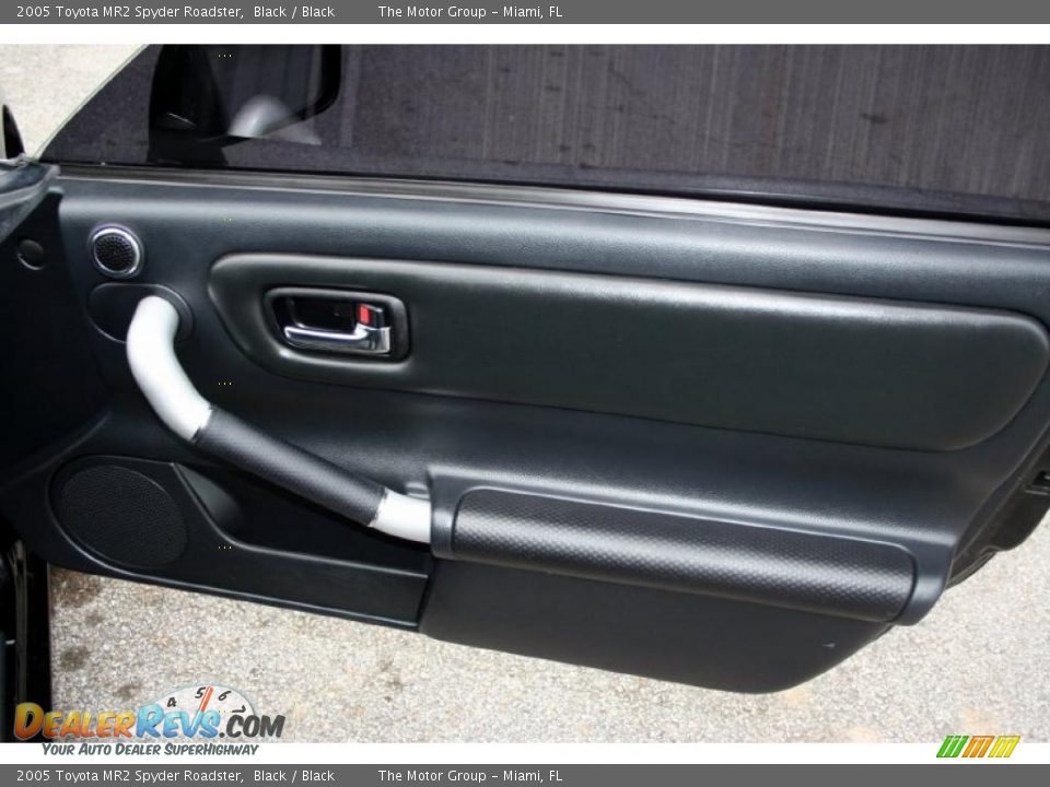 Door Panel of 2005 Toyota MR2 Spyder Roadster Photo #36