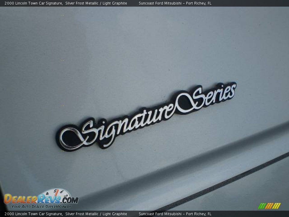 2000 Lincoln Town Car Signature Silver Frost Metallic / Light Graphite Photo #10