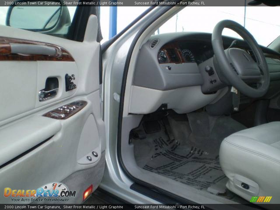 2000 Lincoln Town Car Signature Silver Frost Metallic / Light Graphite Photo #14