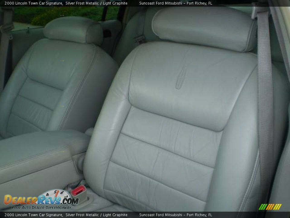 2000 Lincoln Town Car Signature Silver Frost Metallic / Light Graphite Photo #16