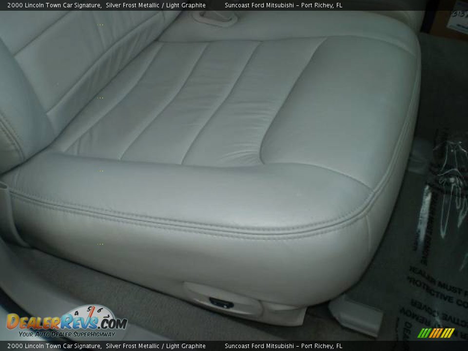 2000 Lincoln Town Car Signature Silver Frost Metallic / Light Graphite Photo #20