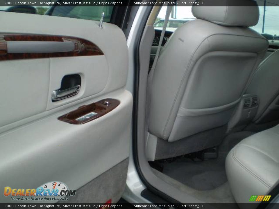 2000 Lincoln Town Car Signature Silver Frost Metallic / Light Graphite Photo #21