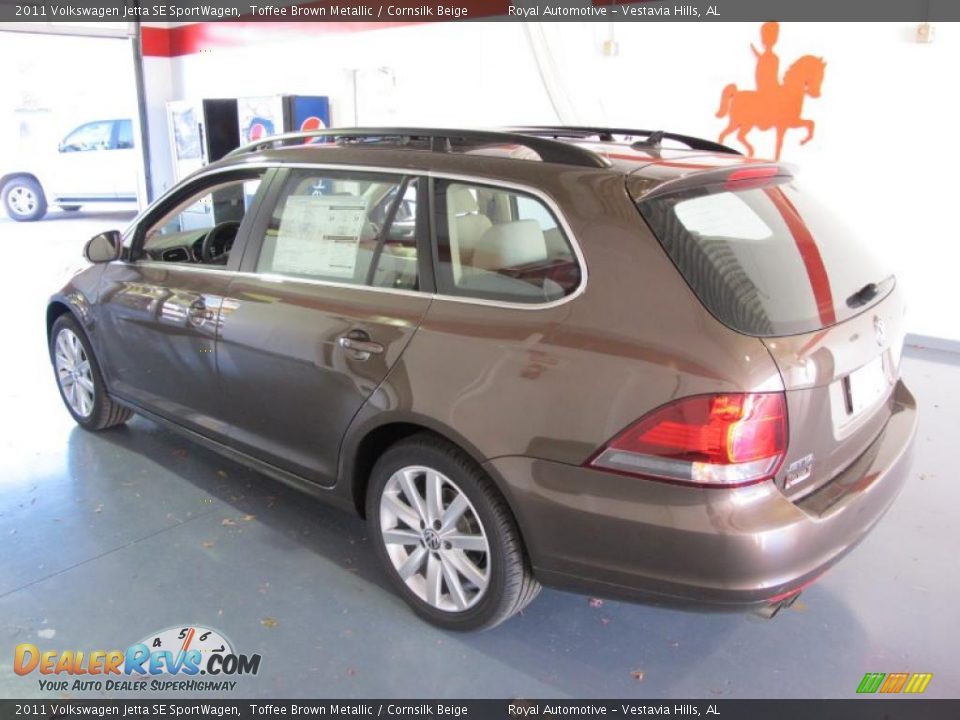 2011 Volkswagen Jetta SE SportWagen Toffee Brown Metallic / Cornsilk Beige Photo #2