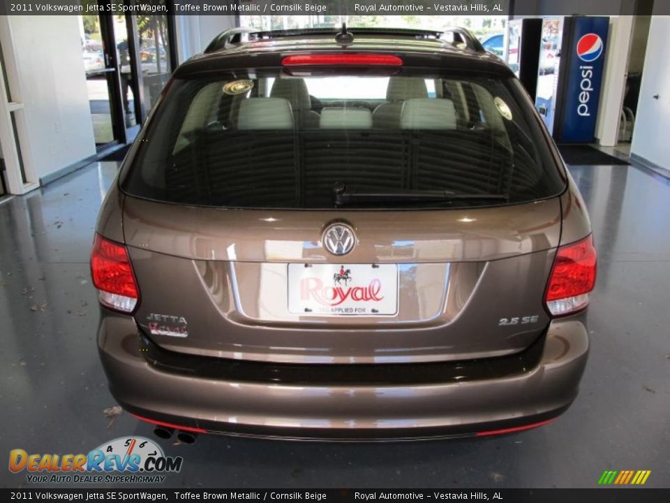 2011 Volkswagen Jetta SE SportWagen Toffee Brown Metallic / Cornsilk Beige Photo #3