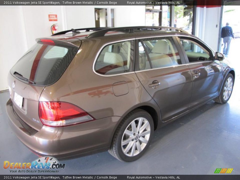 2011 Volkswagen Jetta SE SportWagen Toffee Brown Metallic / Cornsilk Beige Photo #4