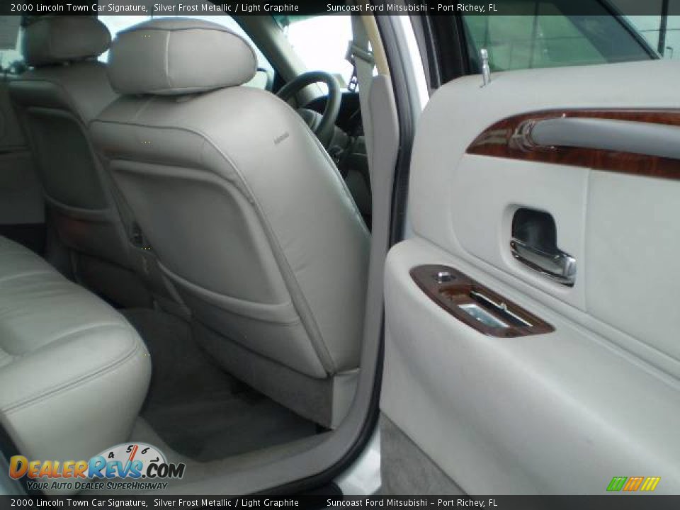 2000 Lincoln Town Car Signature Silver Frost Metallic / Light Graphite Photo #23