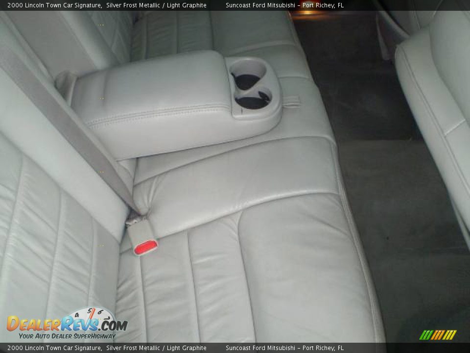 2000 Lincoln Town Car Signature Silver Frost Metallic / Light Graphite Photo #24