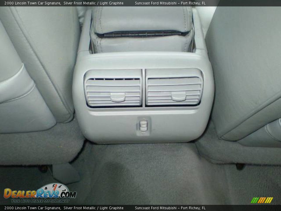2000 Lincoln Town Car Signature Silver Frost Metallic / Light Graphite Photo #25