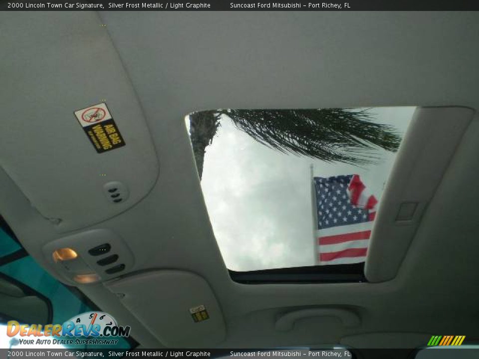 2000 Lincoln Town Car Signature Silver Frost Metallic / Light Graphite Photo #27