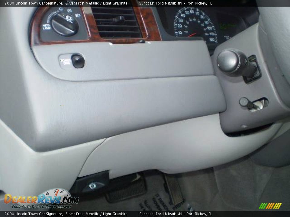 2000 Lincoln Town Car Signature Silver Frost Metallic / Light Graphite Photo #29