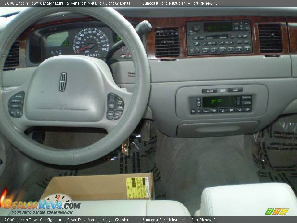 2000 Lincoln Town Car Signature Silver Frost Metallic / Light Graphite Photo #30