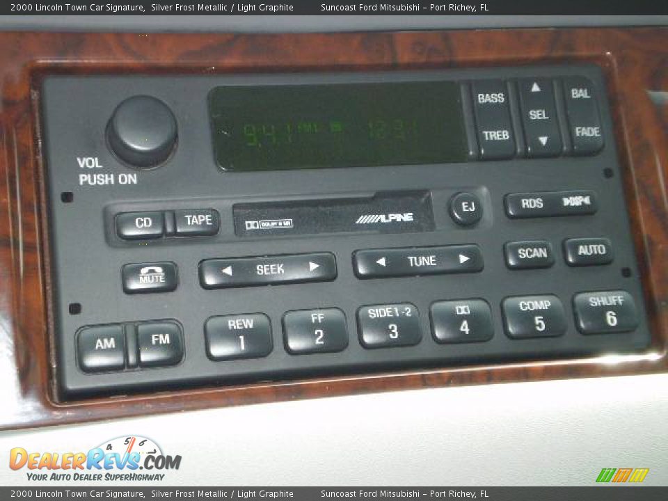 2000 Lincoln Town Car Signature Silver Frost Metallic / Light Graphite Photo #35