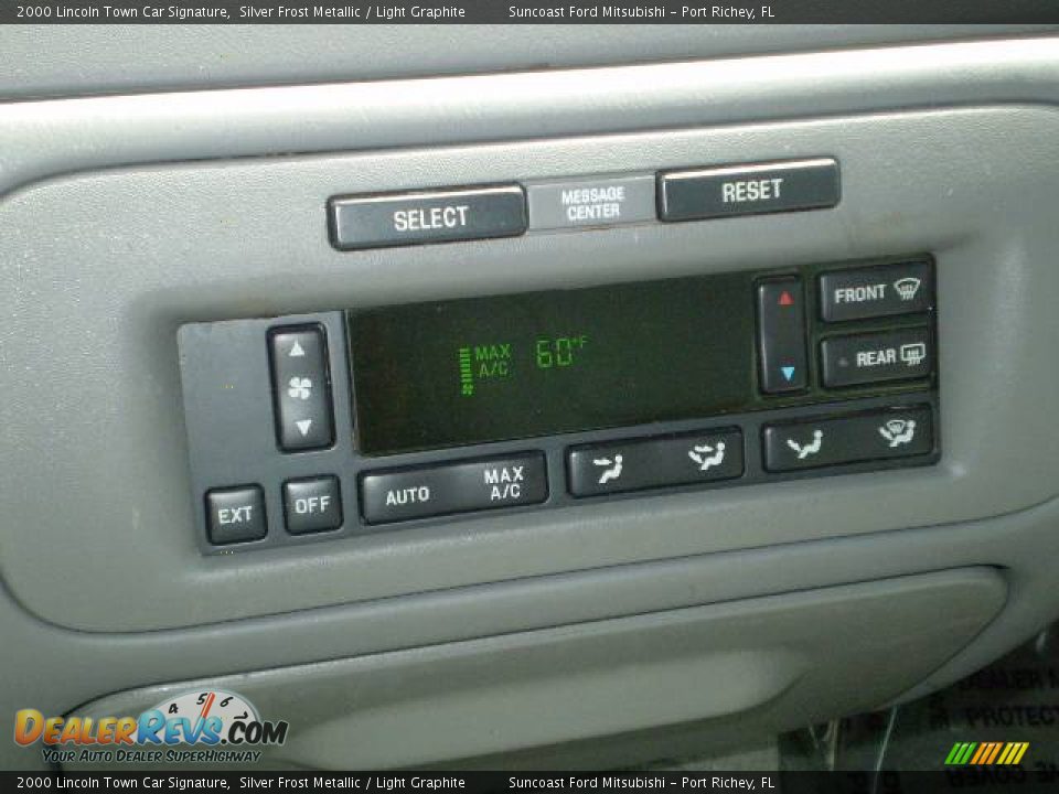 2000 Lincoln Town Car Signature Silver Frost Metallic / Light Graphite Photo #36
