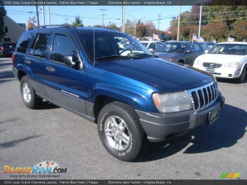 Front 3/4 View of 2003 Jeep Grand Cherokee Laredo Photo #7