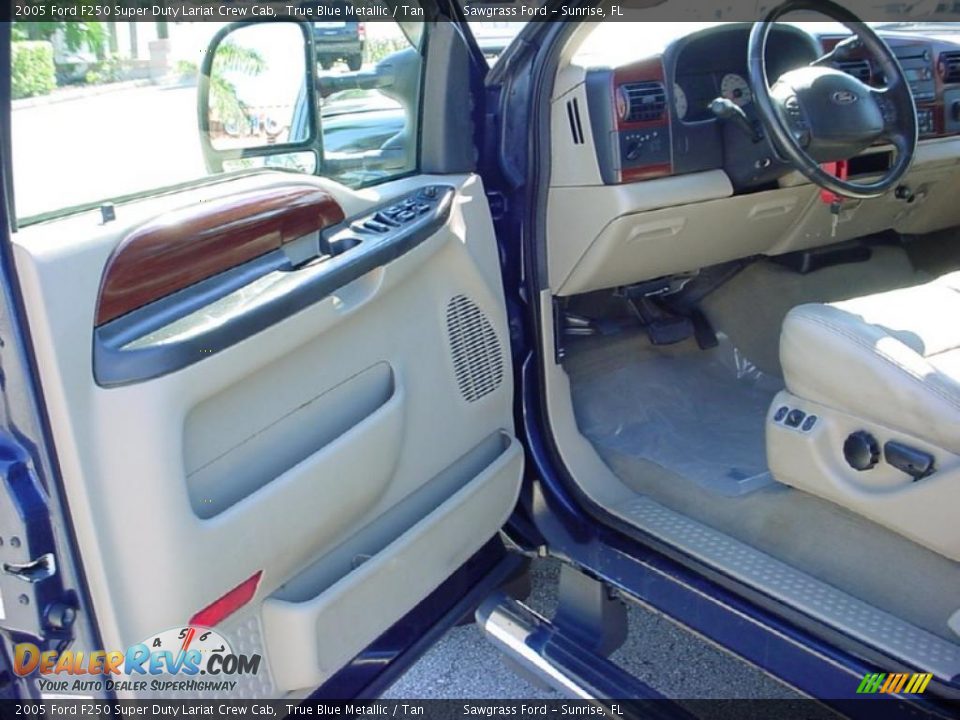 Tan Interior - 2005 Ford F250 Super Duty Lariat Crew Cab Photo #18