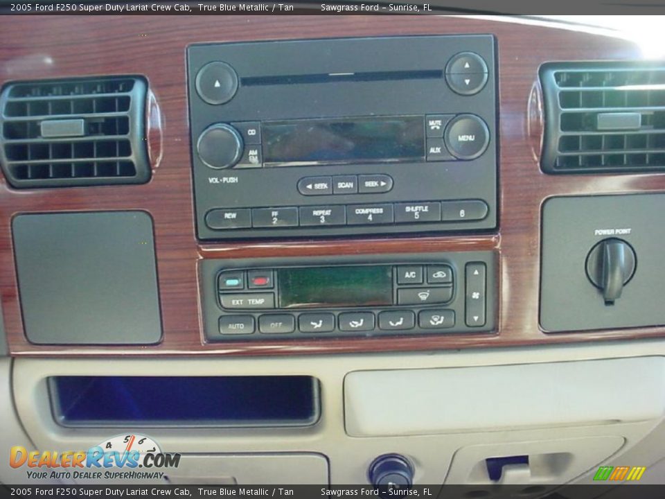 Controls of 2005 Ford F250 Super Duty Lariat Crew Cab Photo #25