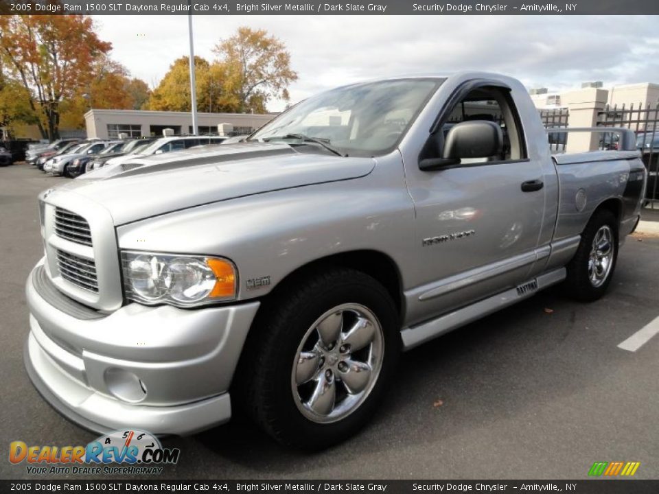 2005 Dodge Ram 1500 SLT Daytona Regular Cab 4x4 Bright Silver Metallic / Dark Slate Gray Photo #1