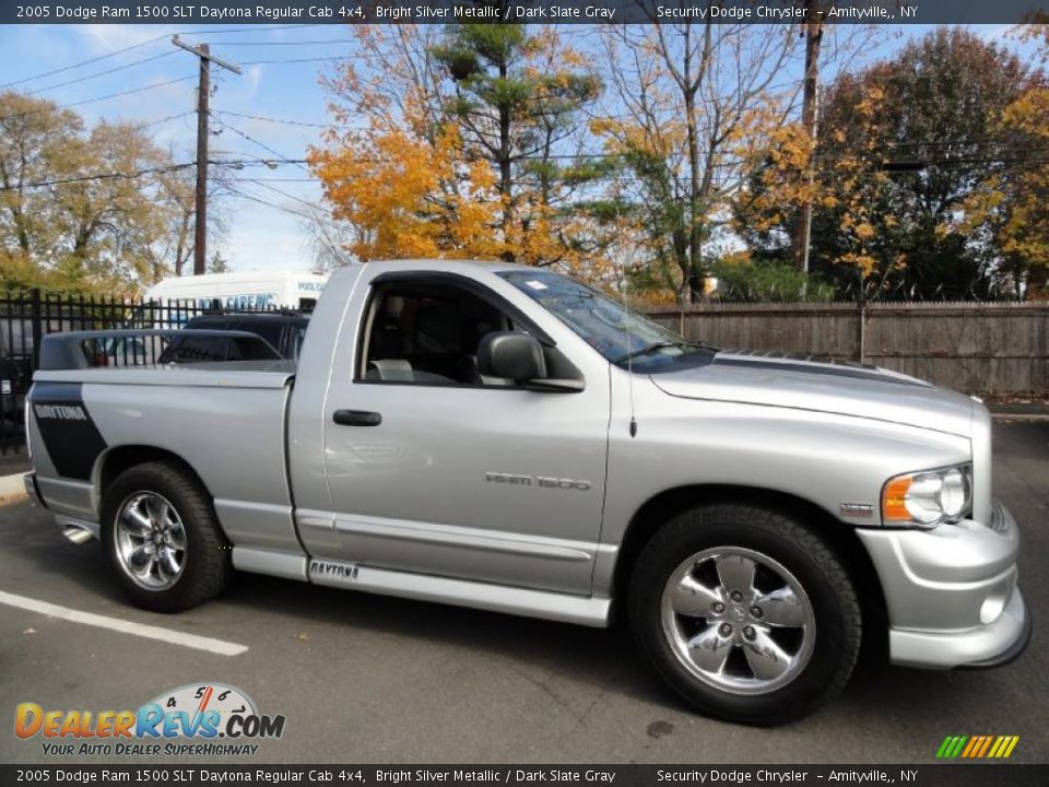 2005 Dodge Ram 1500 SLT Daytona Regular Cab 4x4 Bright Silver Metallic / Dark Slate Gray Photo #7