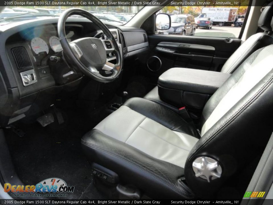 2005 Dodge Ram 1500 SLT Daytona Regular Cab 4x4 Bright Silver Metallic / Dark Slate Gray Photo #11