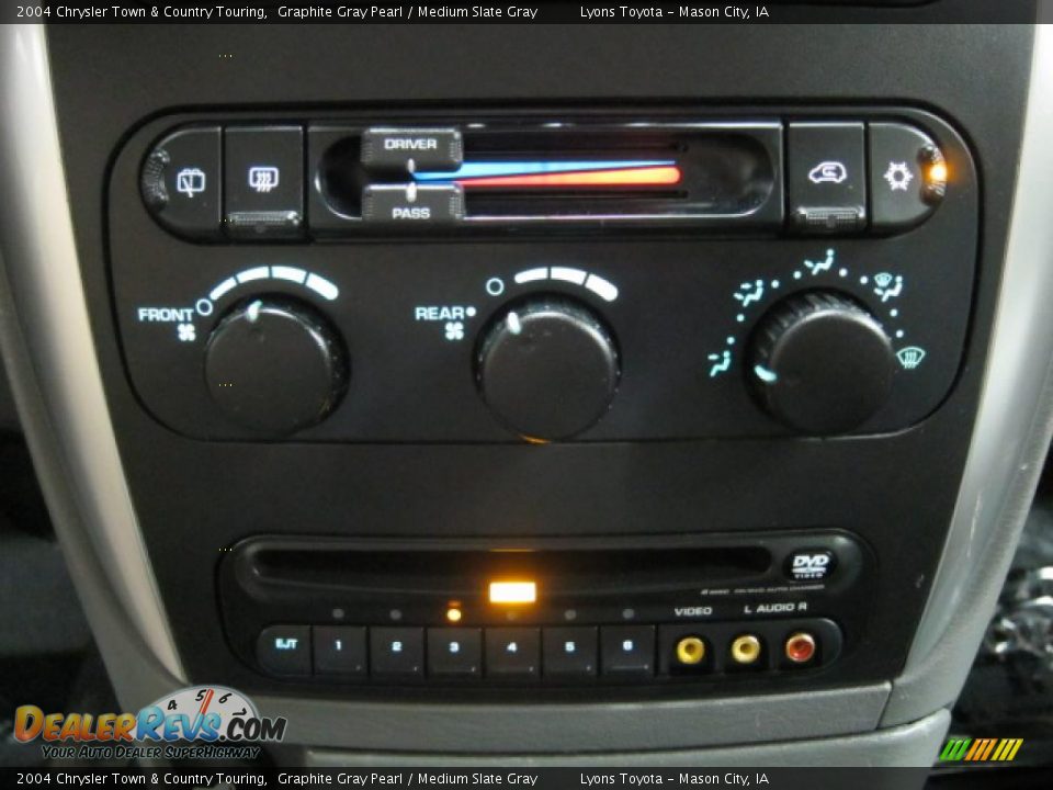 Controls of 2004 Chrysler Town & Country Touring Photo #4