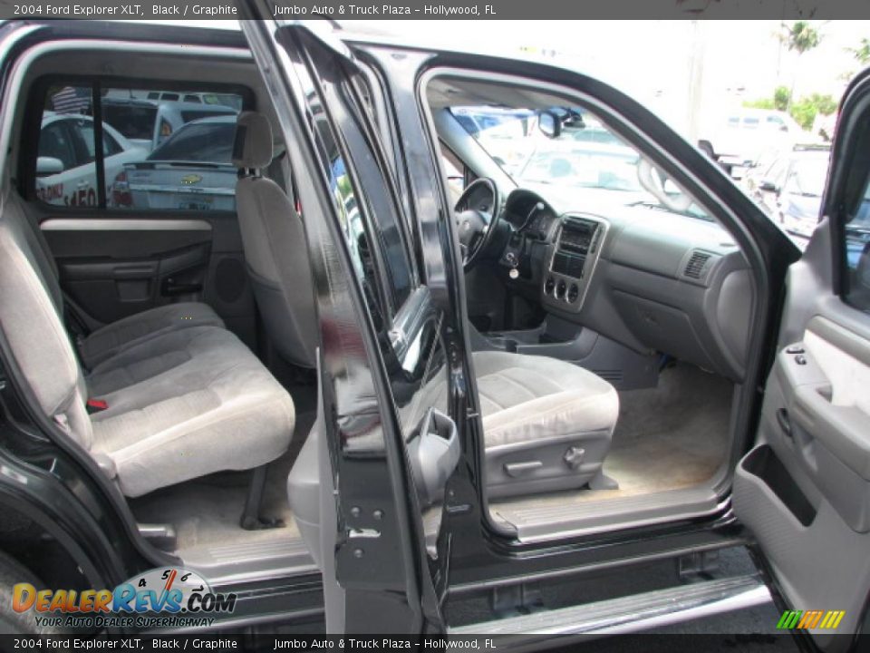 2004 Ford Explorer XLT Black / Graphite Photo #13