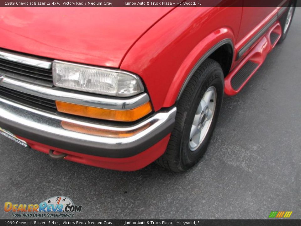 1999 Chevrolet Blazer LS 4x4 Victory Red / Medium Gray Photo #4