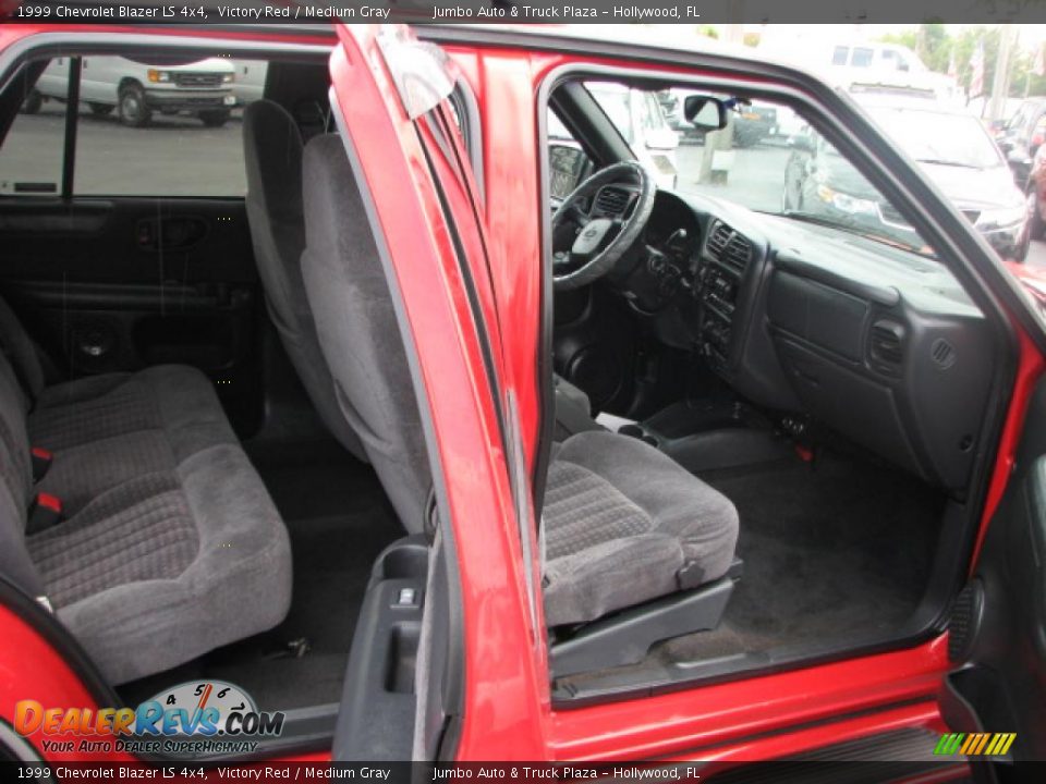 1999 Chevrolet Blazer LS 4x4 Victory Red / Medium Gray Photo #11
