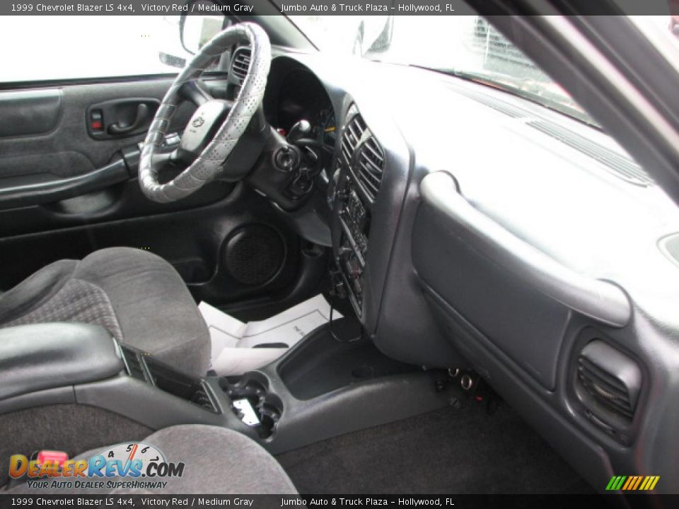 1999 Chevrolet Blazer LS 4x4 Victory Red / Medium Gray Photo #12
