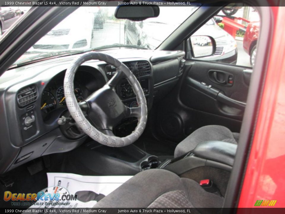 1999 Chevrolet Blazer LS 4x4 Victory Red / Medium Gray Photo #16