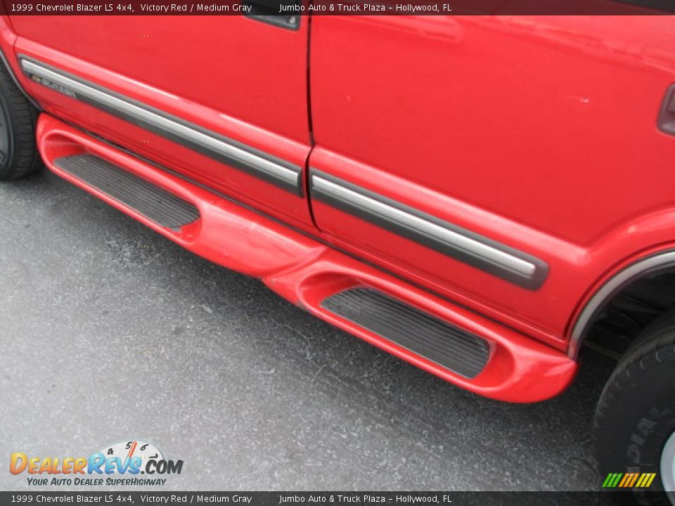 1999 Chevrolet Blazer LS 4x4 Victory Red / Medium Gray Photo #21