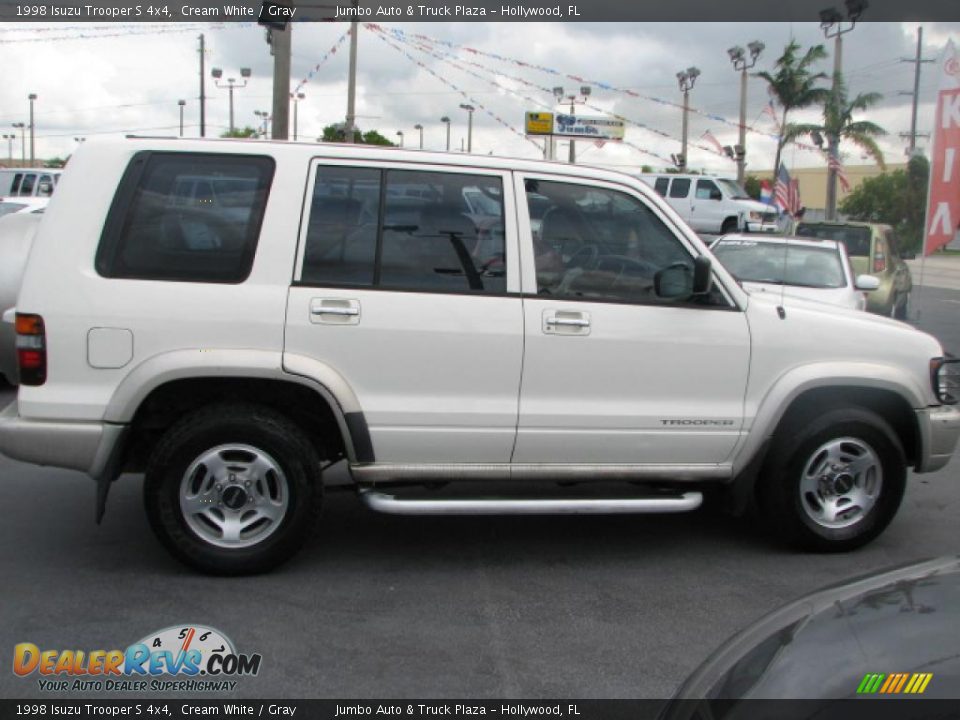 1998 Isuzu Trooper S 4x4 Cream White / Gray Photo #11