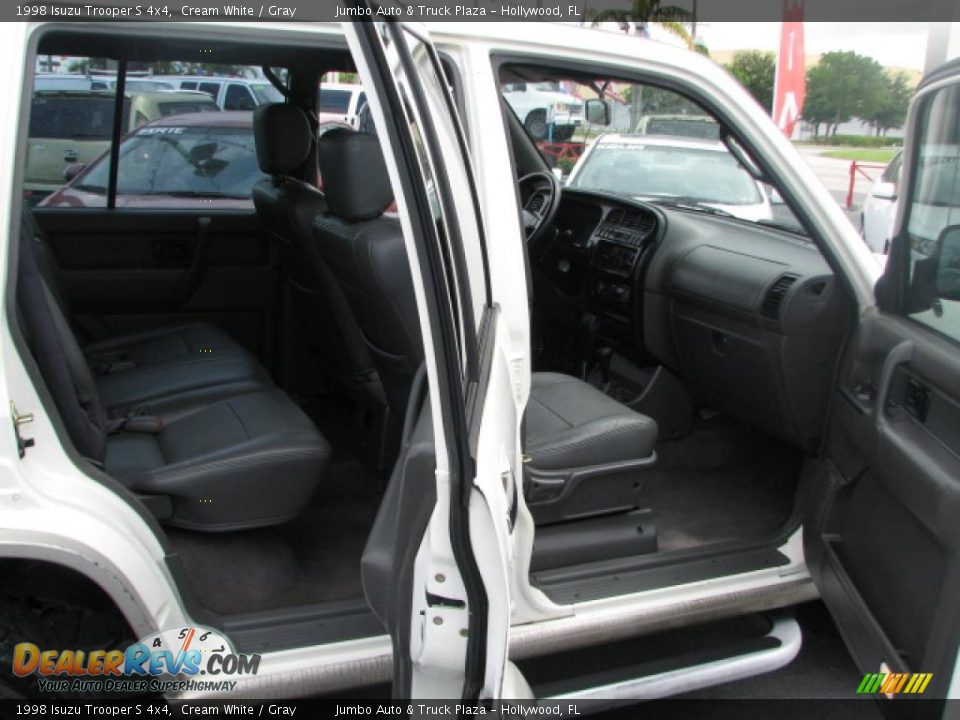 1998 Isuzu Trooper S 4x4 Cream White / Gray Photo #12