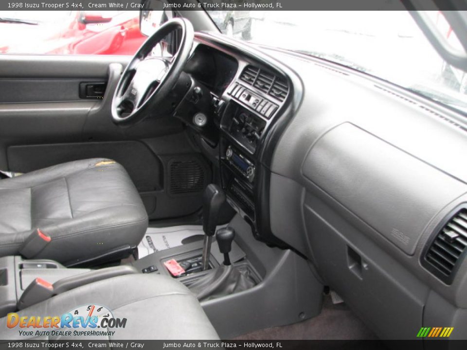 1998 Isuzu Trooper S 4x4 Cream White / Gray Photo #13