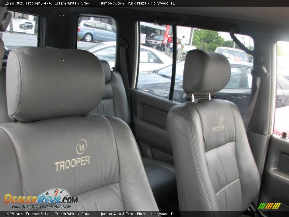 1998 Isuzu Trooper S 4x4 Cream White / Gray Photo #14