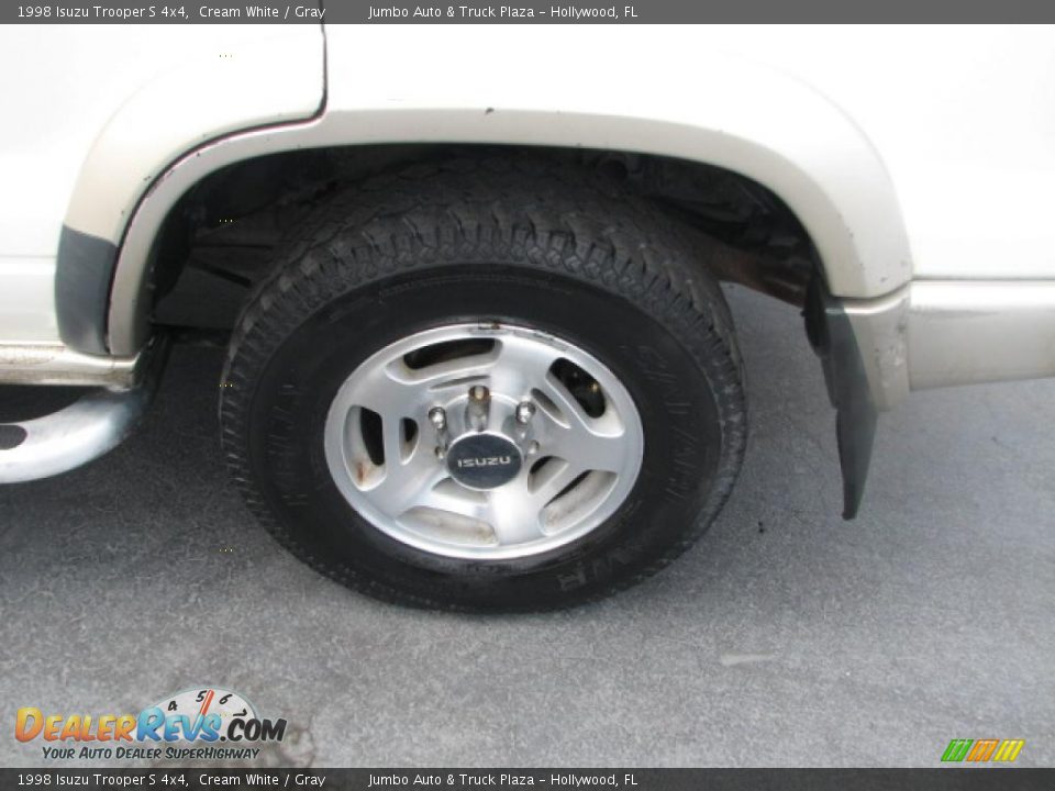 1998 Isuzu Trooper S 4x4 Cream White / Gray Photo #20