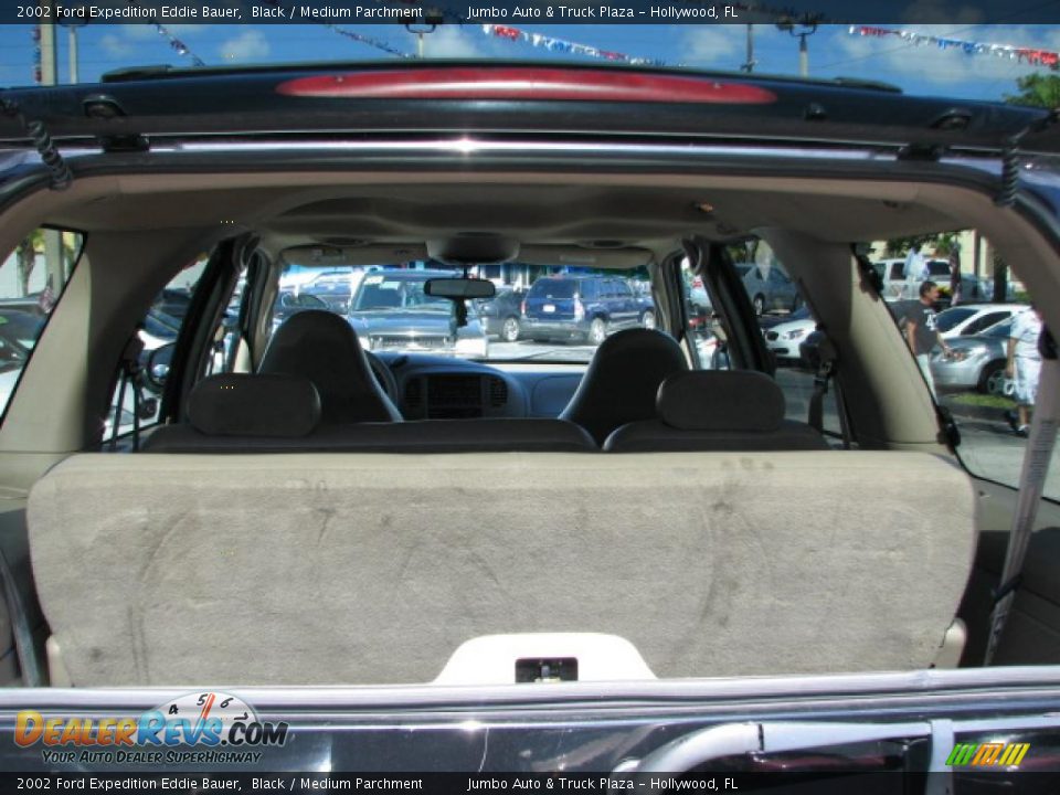 2002 Ford Expedition Eddie Bauer Black / Medium Parchment Photo #7